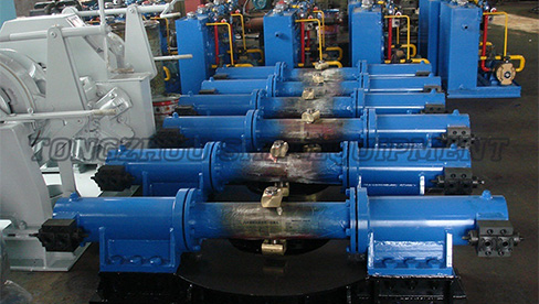 Hydrauliczny układ kierowniczy typu widelca