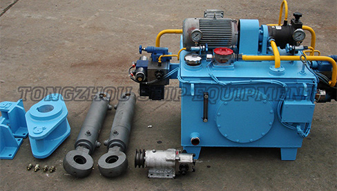 Hydrauliczny sprzęt do hydraulicznego napięcia kierowniczego